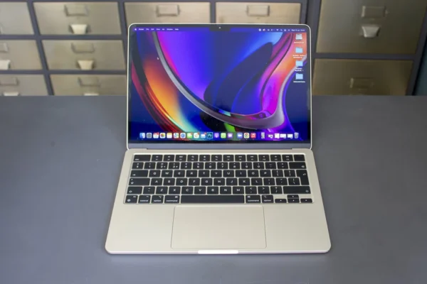 Apple MacBook Air (M2, 2022) - Gambar 2